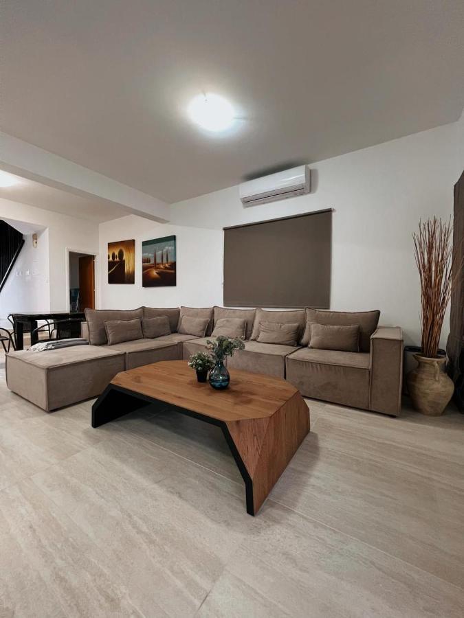 Oasi Rejuve Villa Meneou Buitenkant foto