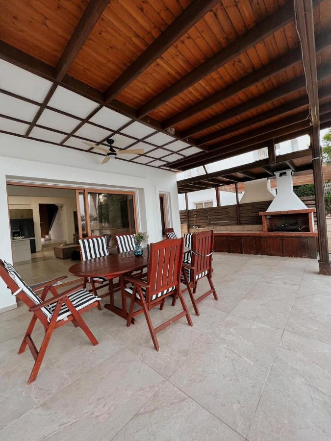 Oasi Rejuve Villa Meneou Buitenkant foto